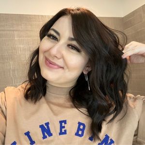 🌈 Meet your posher, Britt 🍊